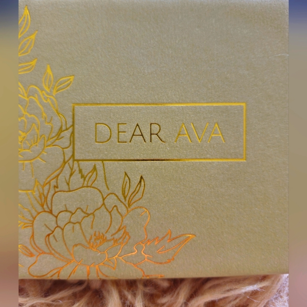 NWOT Dear Ava 'How to remain the best you' Interlocking Circles Necklace